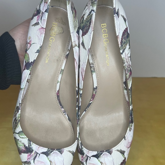 BCBGeneration Floral Print Pink 3" Heels Size US8 EUR38 - Preowned - Picture 6 of 8